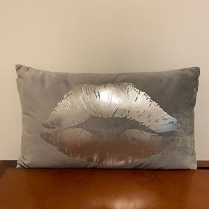 2 Decorative Velvet Metallic Lip Pillows